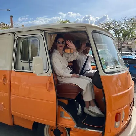 Rent A J9 Camper Van With Blue Classics 波尔蒂芒