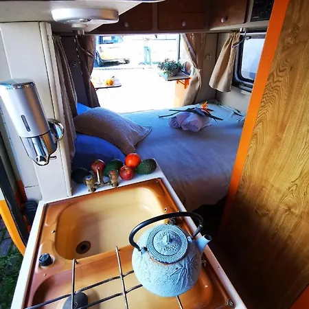 豪华帐篷 Rent A J9 Camper Van With Blue Classics