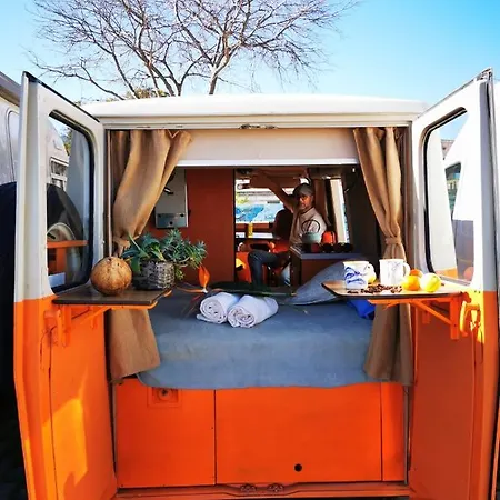 豪华帐篷 Rent A J9 Camper Van With Blue Classics