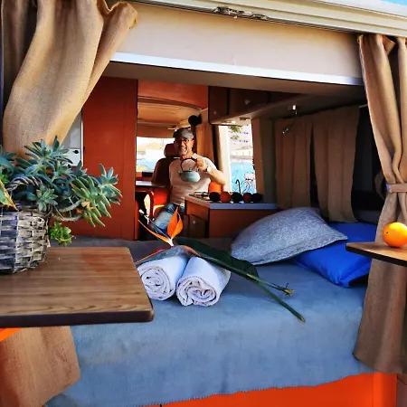 Rent A J9 Camper Van With Blue Classics 豪华帐篷